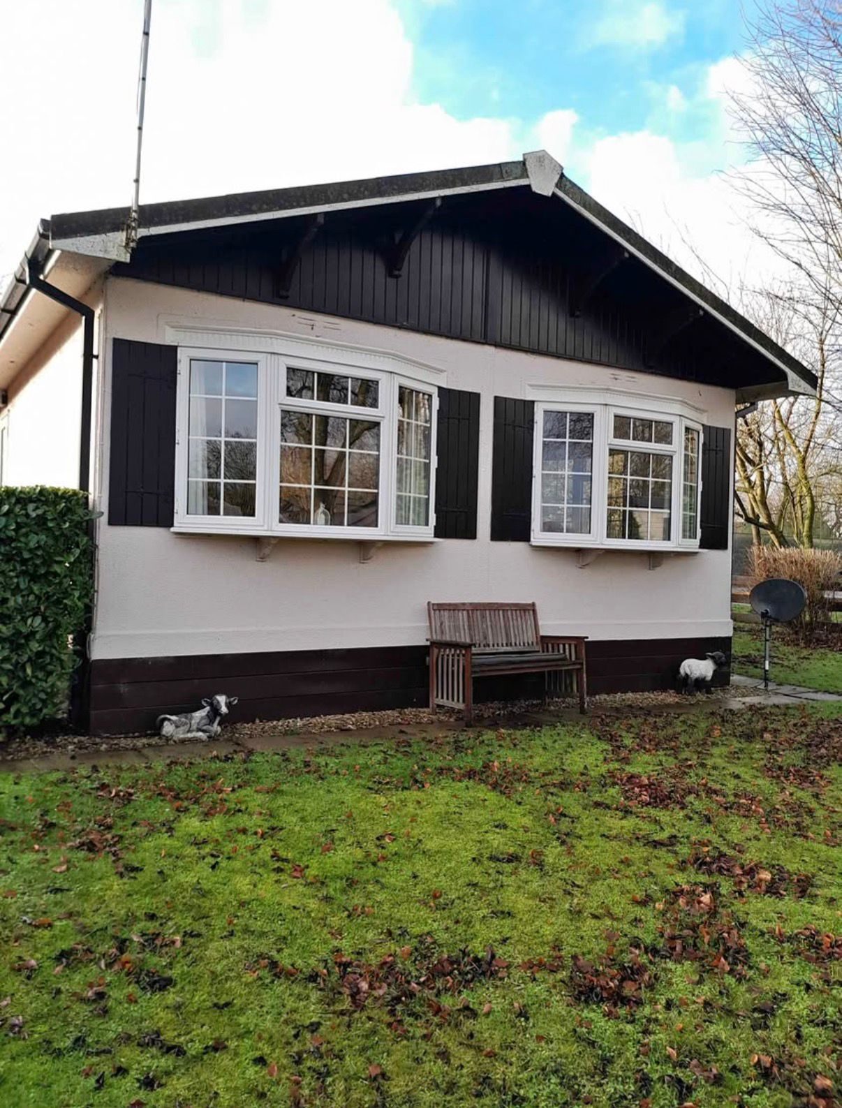 Chalet-style lodge sited in a landscaped garden plot